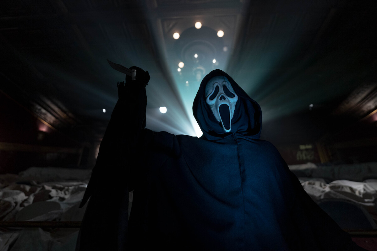 Scream VI 2023 Ghostface mask theater official film photo