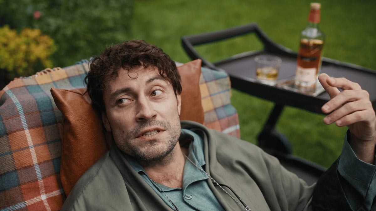 Чудо (2026) Сергей Гилёв играет Олега брата Мии кадр из детективного сериала