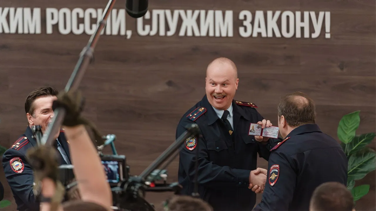 Девушки с Макаровым — кадр из сериала 1