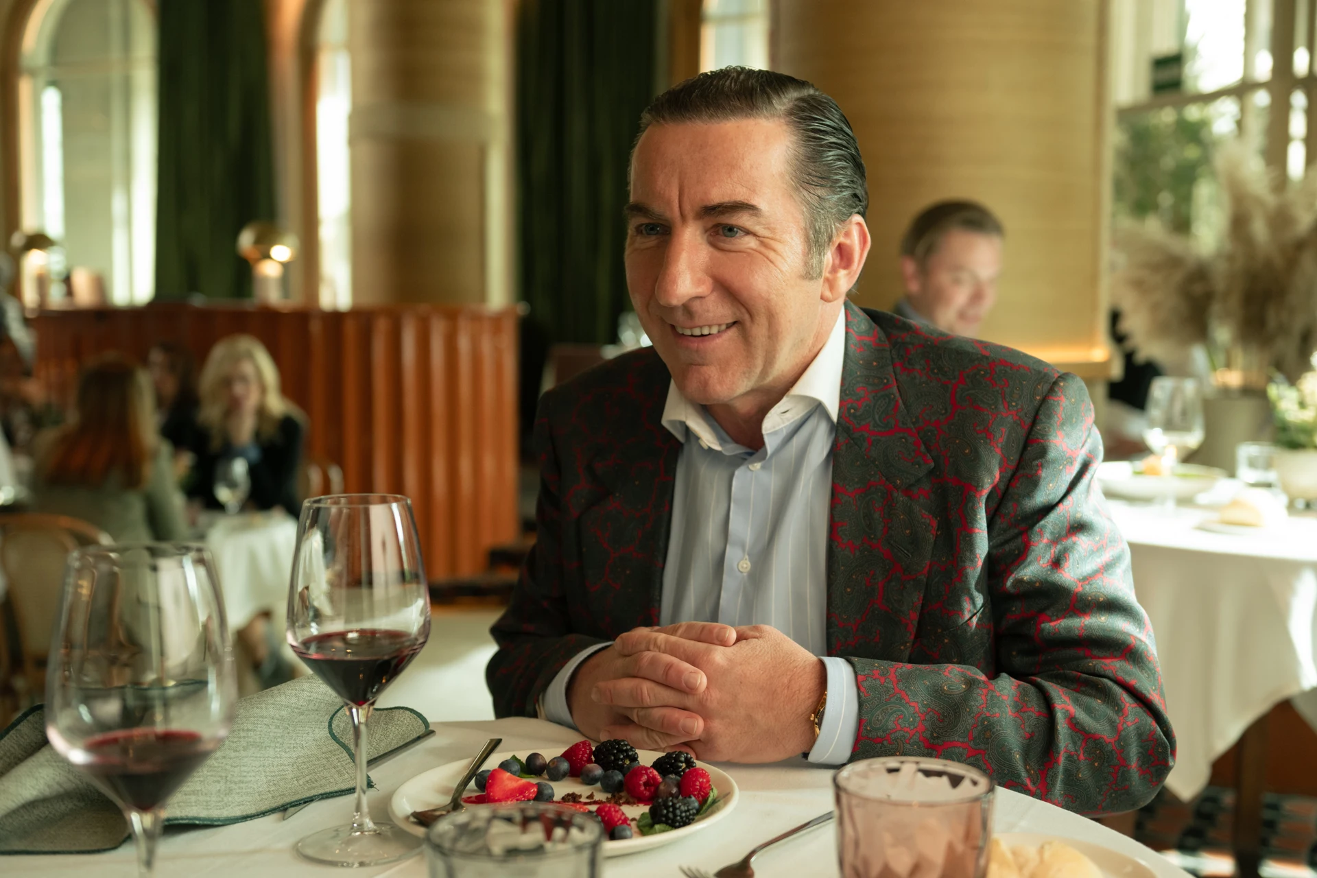 Leandro at a restaurant in Fading Grandeur, the Spanish Netflix comedy