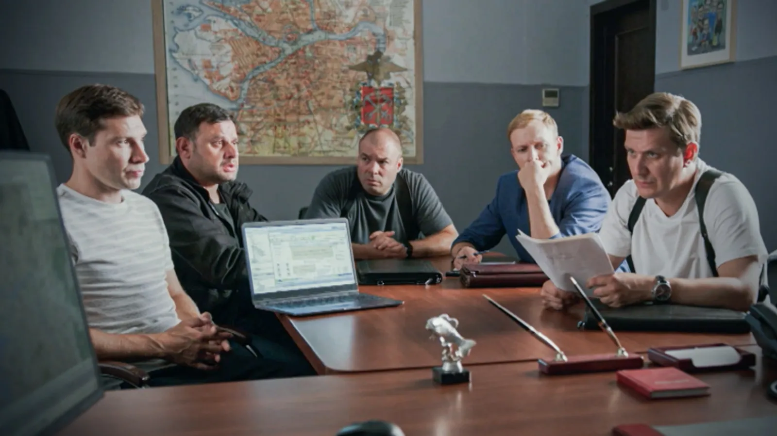 Великолепная пятёрка — официальный промокадр российского детективного сериала Пятый канал