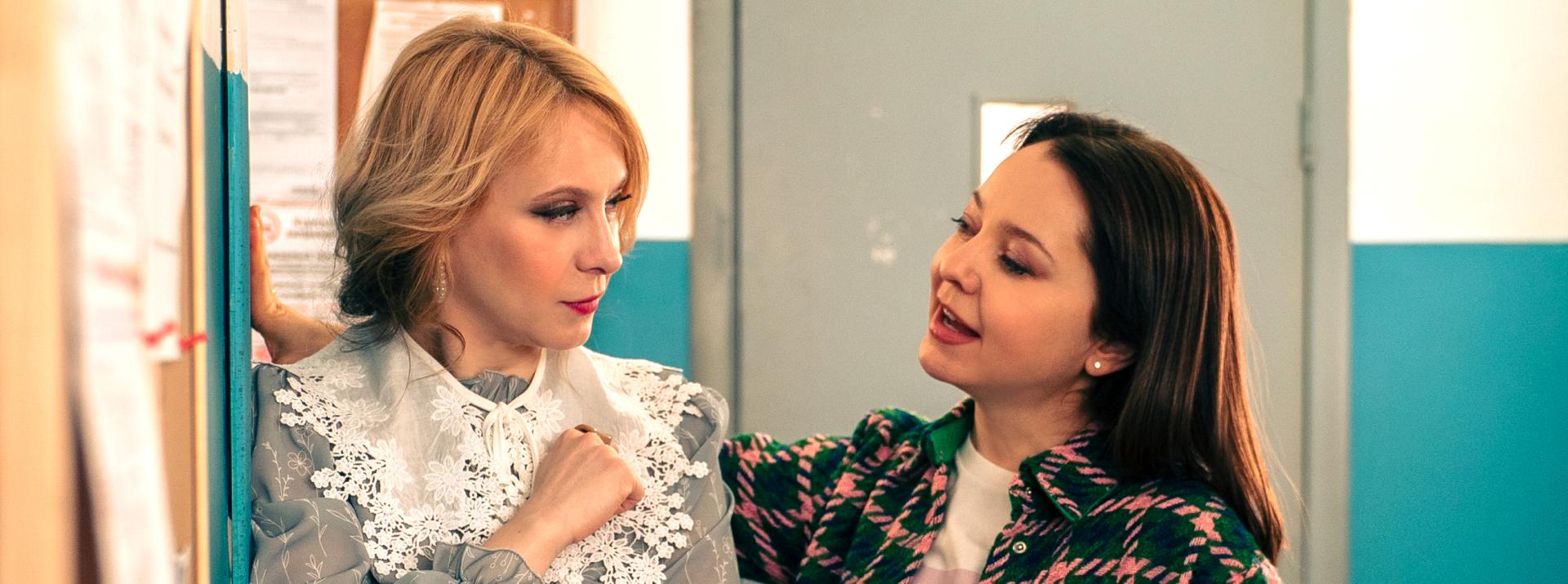 Таня и другая героиня сериала САШАТАНЯ 10 сезон 2026, кадр ТНТ
