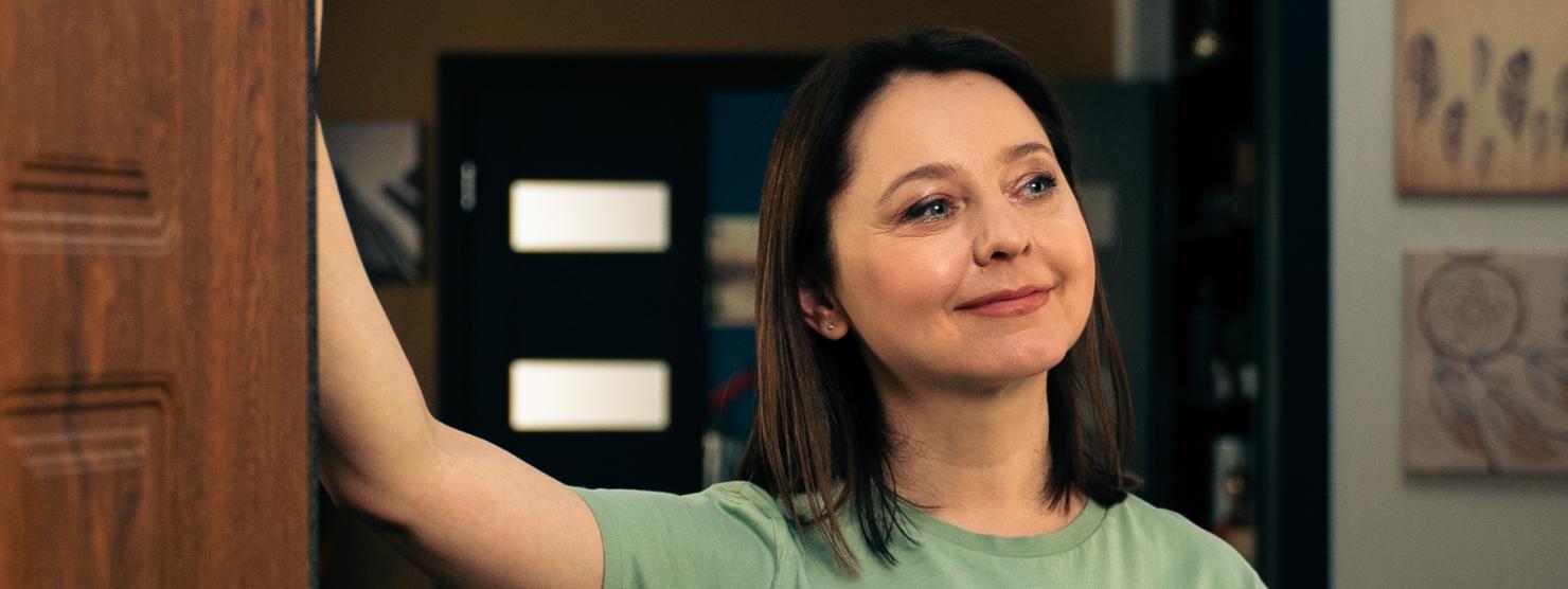Валентина Рубцова в роли Тани в сериале САШАТАНЯ 2026, фотография телеканала ТНТ